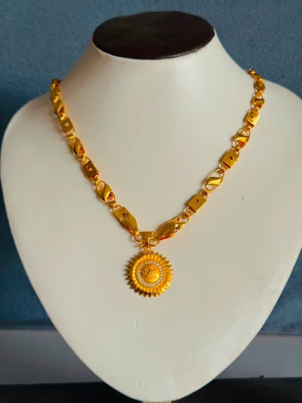 Gold_Tone_Pendant_Necklace_for_Women