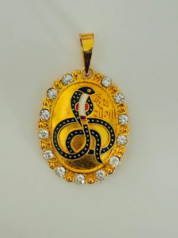 Gold_Tone_Snake_Design_Pendant_for_Unisex