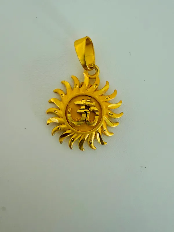 Gold_Tone_Sun_Om_Pendant