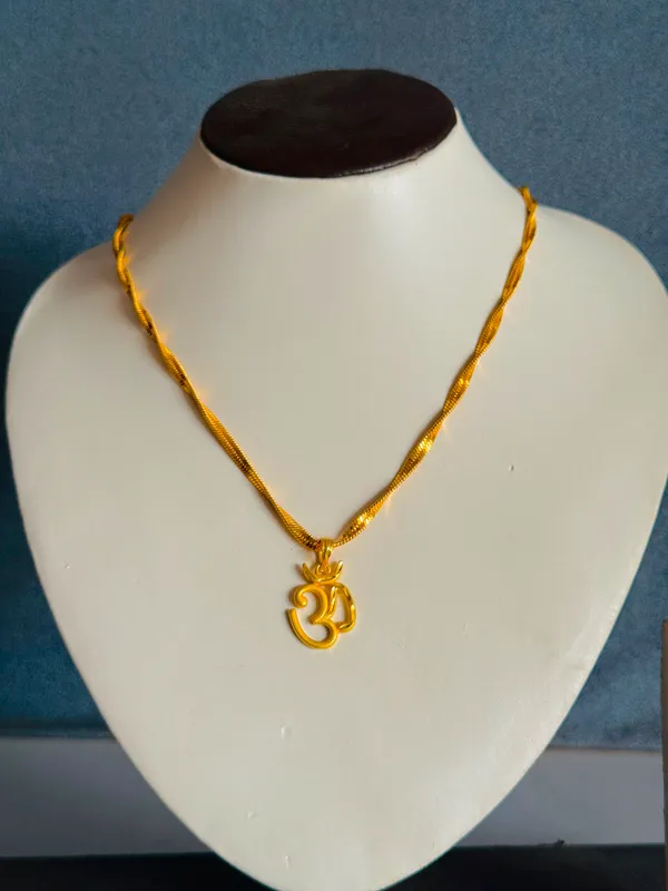 Gold_Tone_Om_Pendant_Necklace