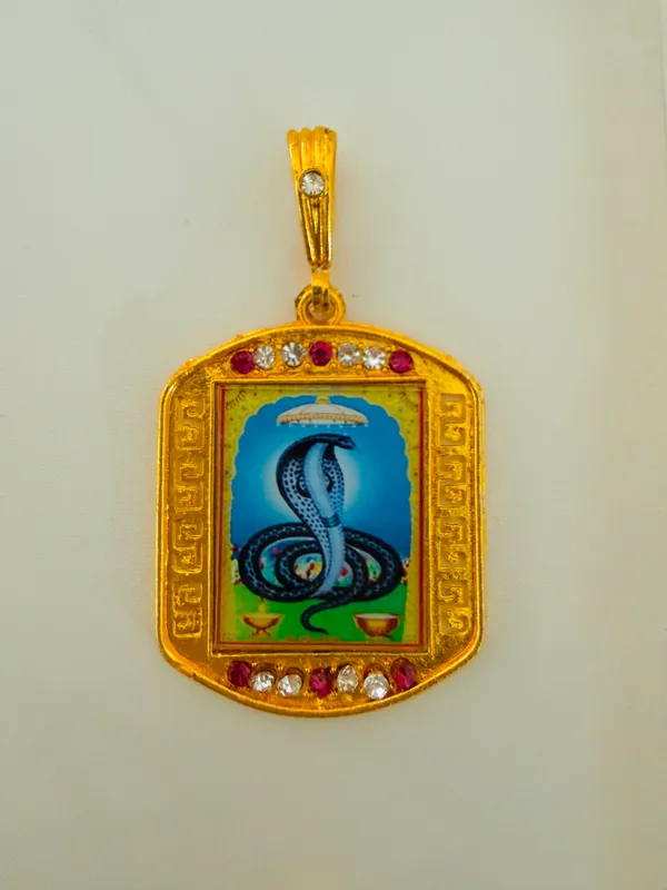 Gold_Toned_Snake_Motif_Pendant_for_Unisex