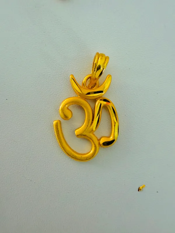 Gold-Toned_Om_Symbol_Pendant_For_Devotees
