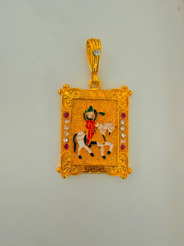 Gold-Tone_Ornate_Equestrian_Motif_Pendant
