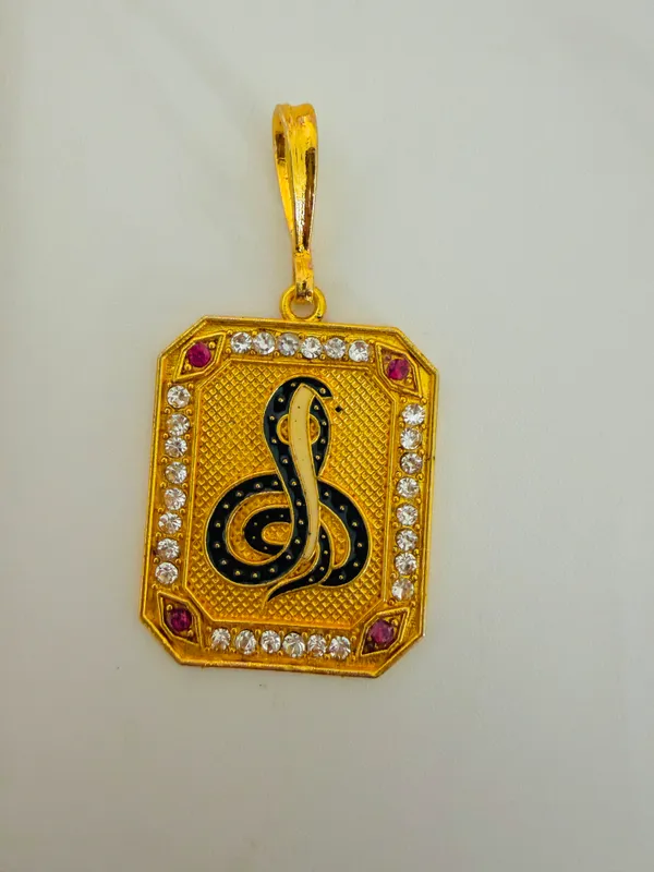 Gold_Tone_Snake_Design_Pendant_for_Unisex