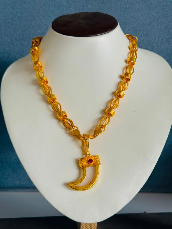 Gold_Tone_Pendant_Necklace_for_Women