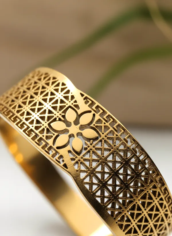 Gold_Tone_Floral_Cutwork_Cuff_Bracelet_for_Women