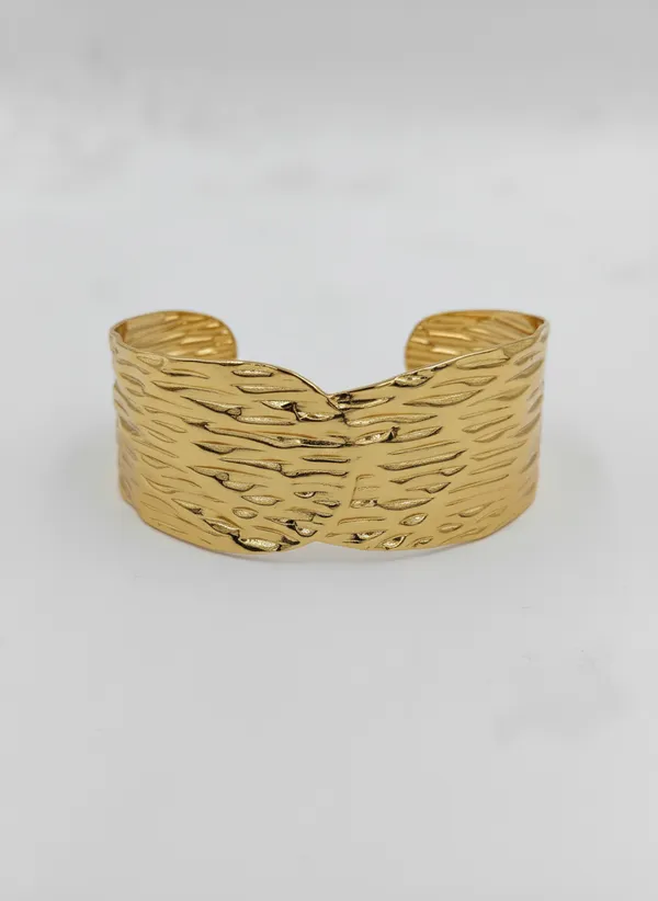 Gold_Stainless_Steel_Textured_Cuff_Bracelet_for_Women