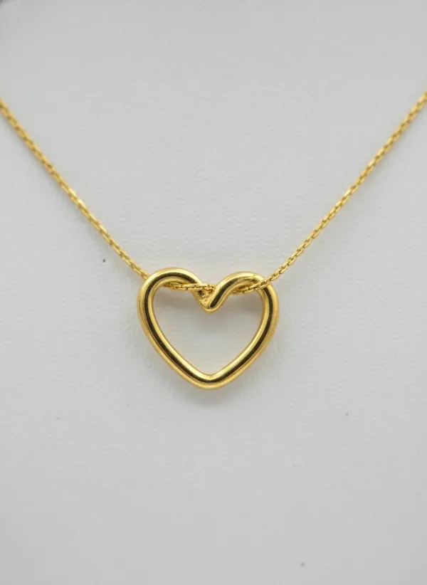Gold_Tone_Heart_Pendant_Necklace_for_Women