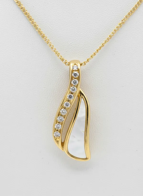 Gold_Tone_Crystal_Pendant_Necklace_for_Women