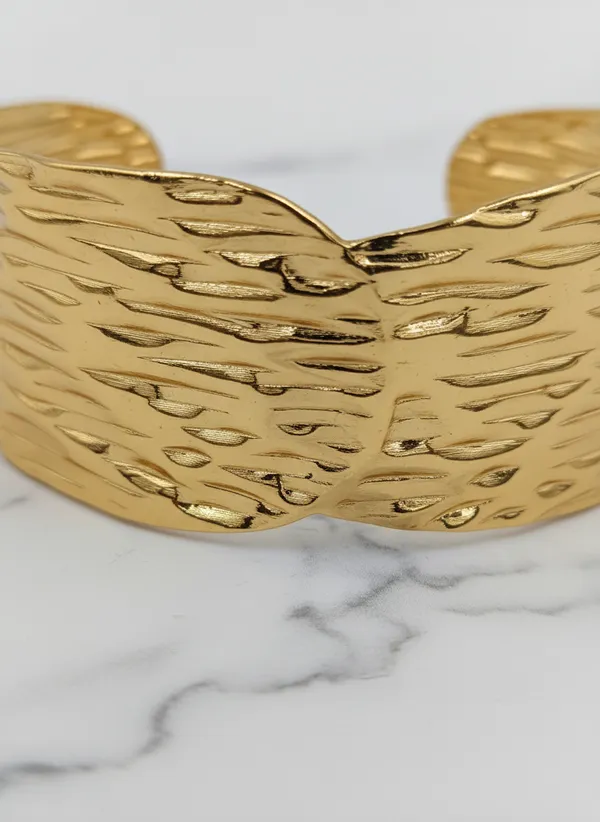 Gold_Stainless_Steel_Textured_Cuff_Bracelet_for_Women