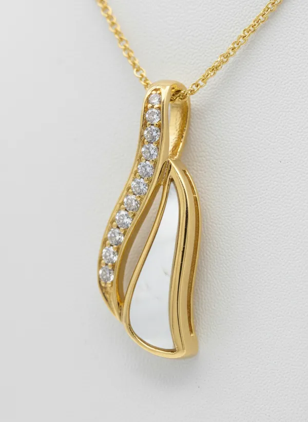Gold_Tone_Crystal_Pendant_Necklace_for_Women