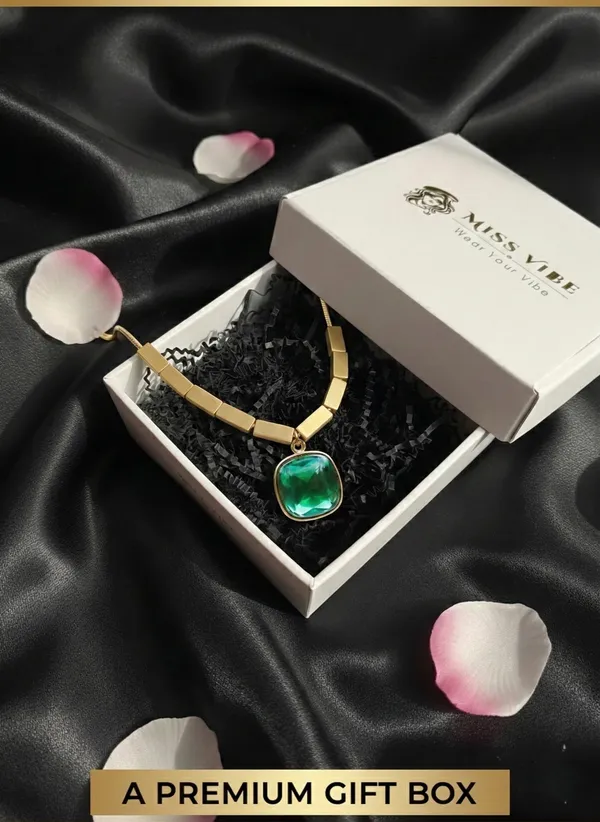 Gold_Tone_Green_Pendant_Necklace_for_Women