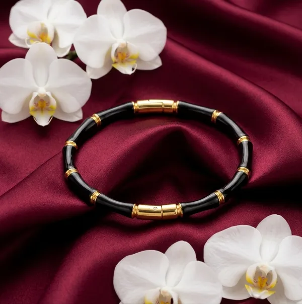 Black_Beaded_Gold_Accent_Bracelet_2.4_Diameter