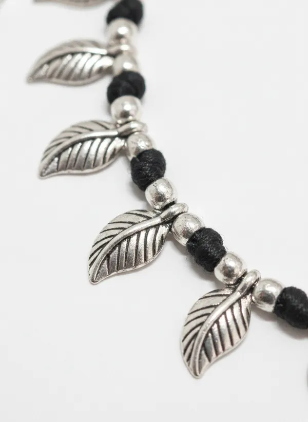 Silver-Tone_Leaf_Pendant_Black_Beaded_Necklace_for_Women