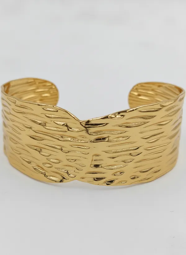 Gold_Stainless_Steel_Textured_Cuff_Bracelet_for_Women