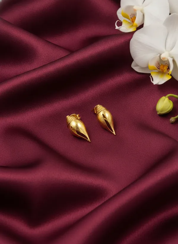 Gold_Tone_Shell_Stud_Earrings_for_Women
