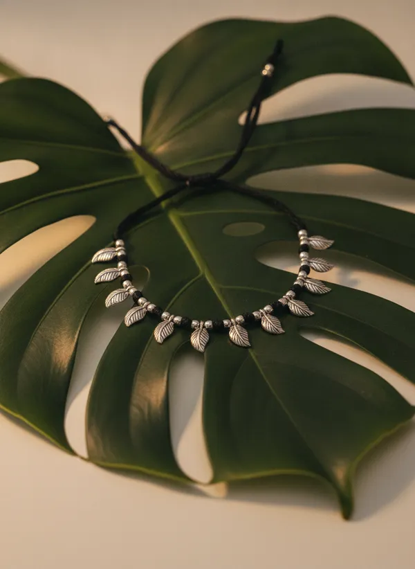 Silver-Tone_Leaf_Pendant_Black_Beaded_Necklace_for_Women