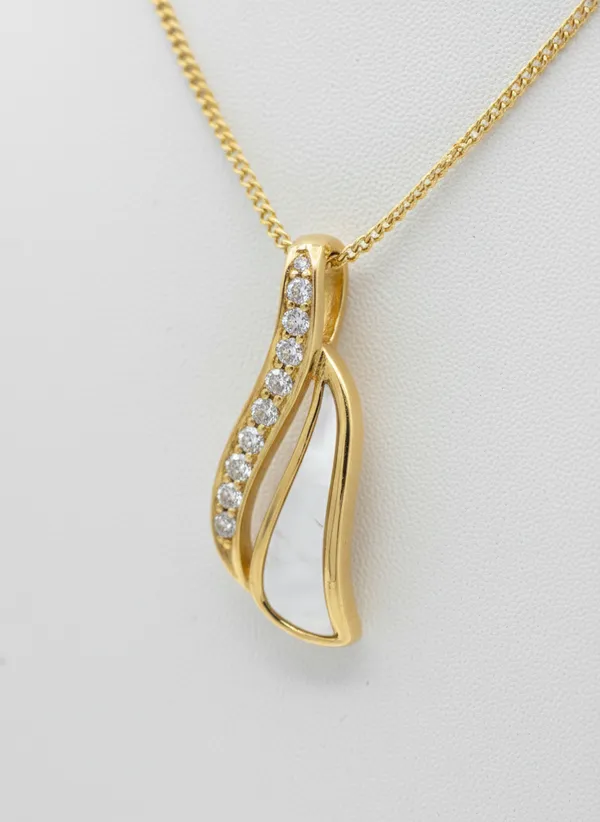 Gold_Tone_Crystal_Pendant_Necklace_for_Women