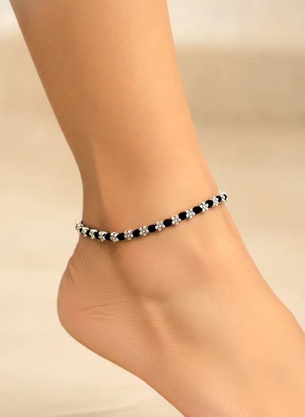 Black_Thread_Floral_Charm_Bracelet