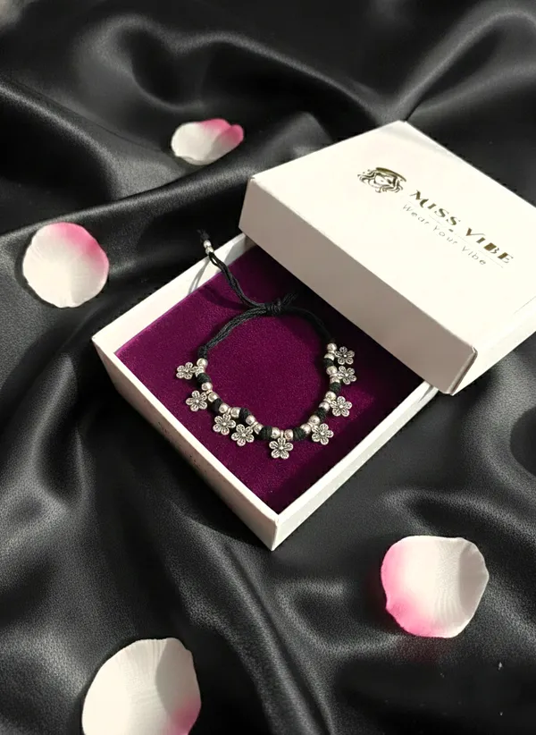 Black_Thread_Silver-Tone_Floral_Necklace_for_Women