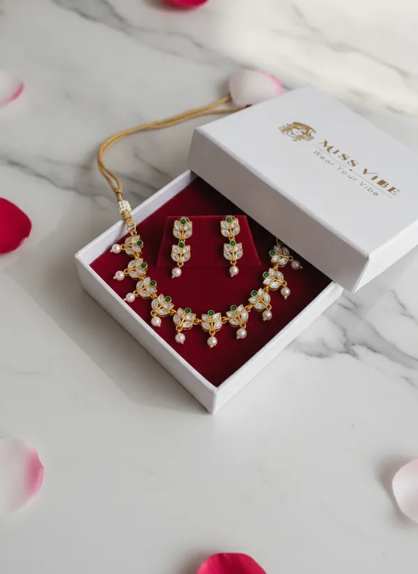 Gold_Toned_Floral_Stone_Jewellery_Set_for_Women