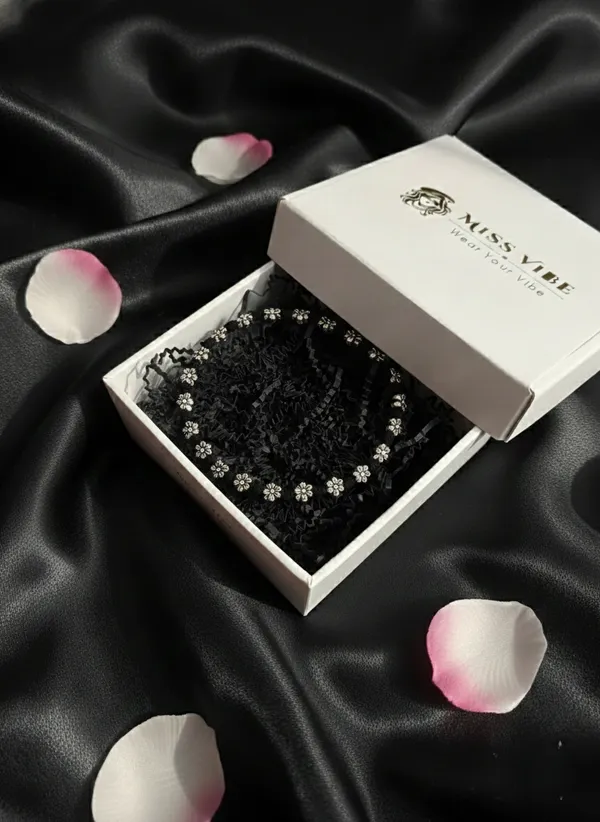 Black_Thread_Floral_Charm_Bracelet
