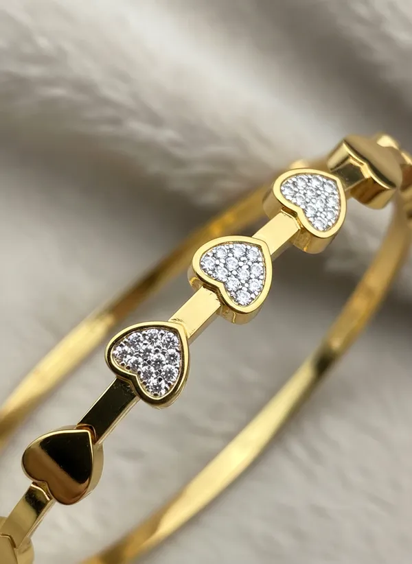 Gold_Stainless_Steel_Crystal_Bracelet_for_Women