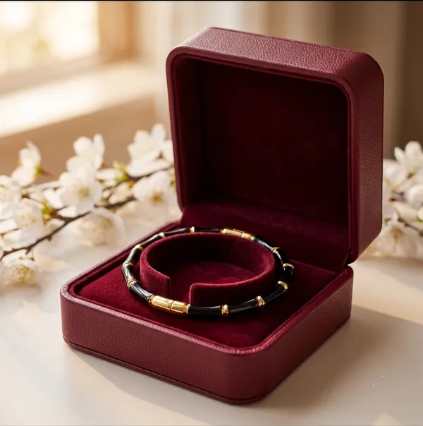Black_Beaded_Gold_Accent_Bracelet_2.4_Diameter