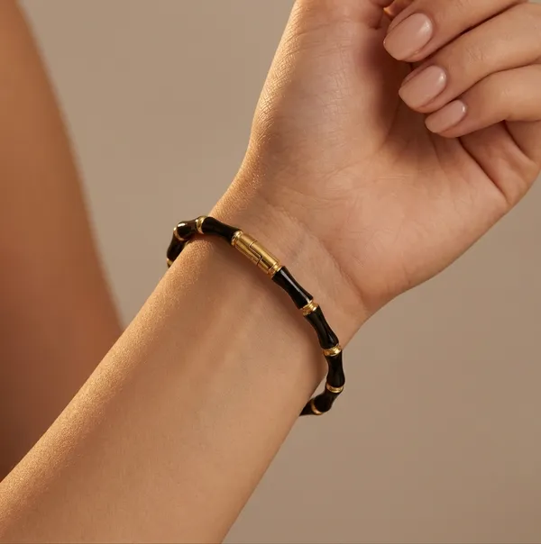Black_Beaded_Gold_Accent_Bracelet_2.4_Diameter