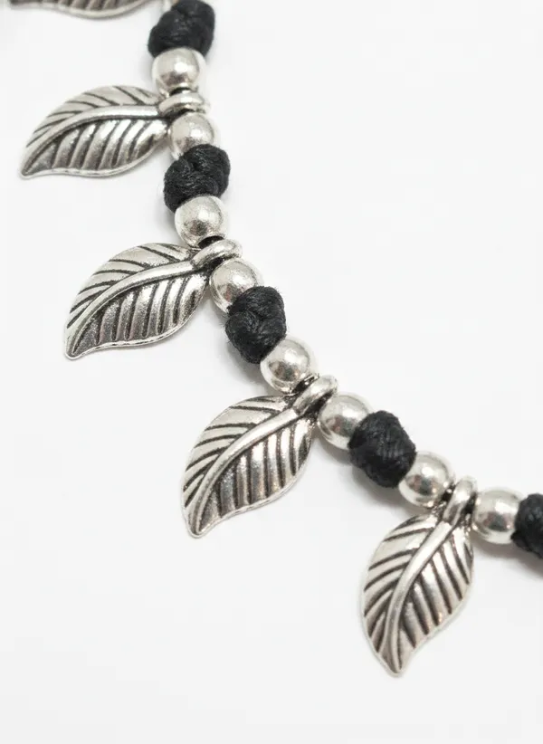 Silver-Tone_Leaf_Pendant_Black_Beaded_Necklace_for_Women