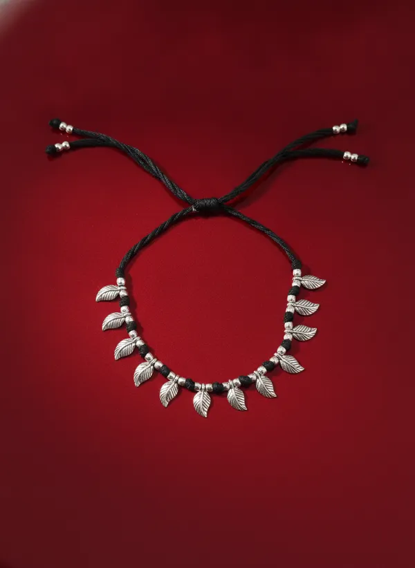 Silver-Tone_Leaf_Pendant_Black_Beaded_Necklace_for_Women