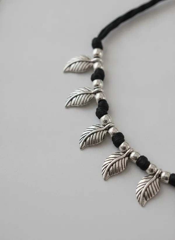 Silver-Tone_Leaf_Pendant_Black_Beaded_Necklace_for_Women