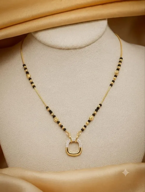 U-Shape_Diamond_Edge_Gold_Beaded_Mangalsutra