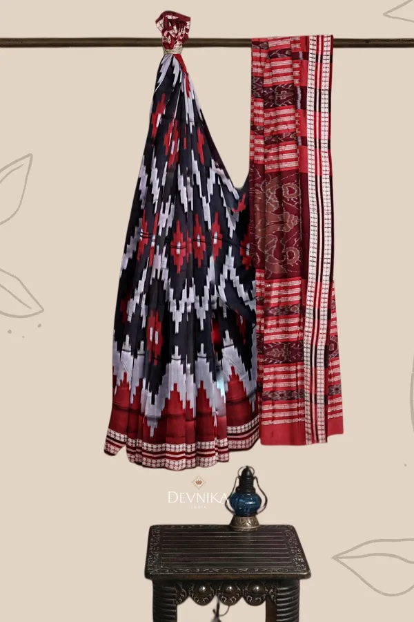 Black_Red_Silver_Silk_Pasapalli_Handloom_Saree_For_Women