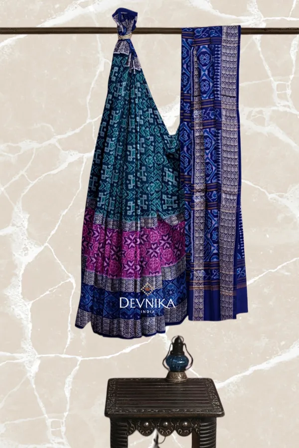 Blue_Green_Cotton_Handloom_Double_Border_Bandha_Saree_For_Women