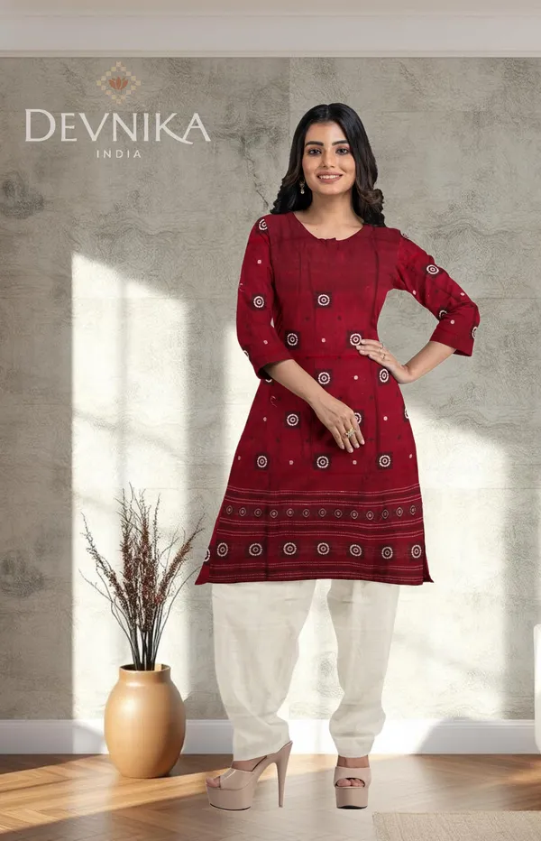 Maroon_Color_Top_With_White_Color_Pant_&_Dupatta