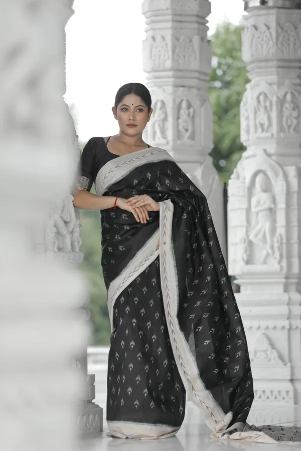 Black_Silk_Bandha_Khandua_Pata_Handloom_Saree_For_Women