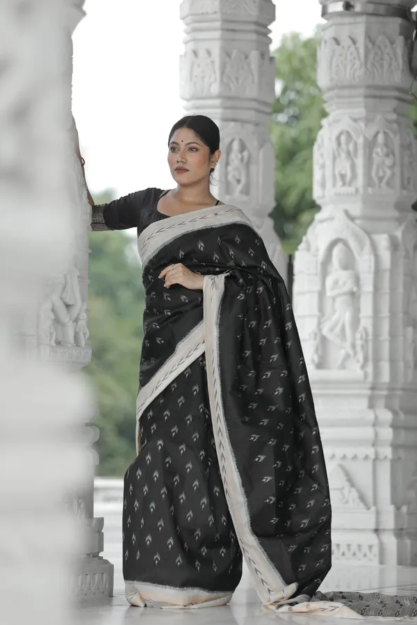 Black_Silk_Bandha_Khandua_Pata_Handloom_Saree_For_Women