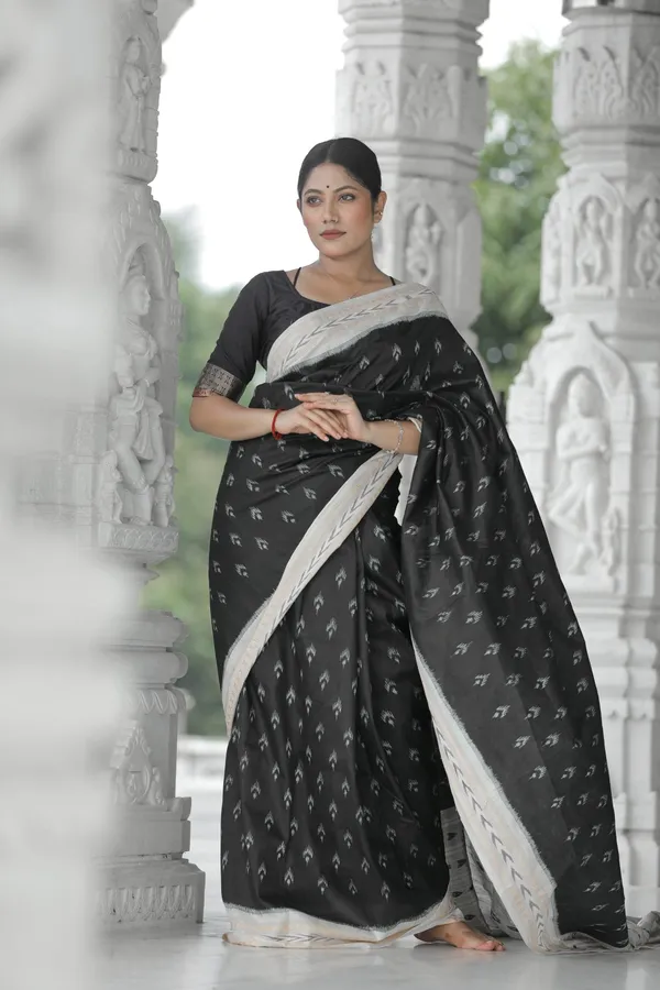 Black_Silk_Bandha_Khandua_Pata_Handloom_Saree_For_Women