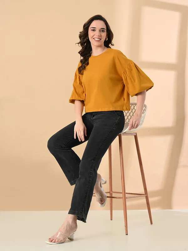 Trendy_Oversized_Crop_T_Shirt_For_Women_Balloon_Sleeves_Mustrad
