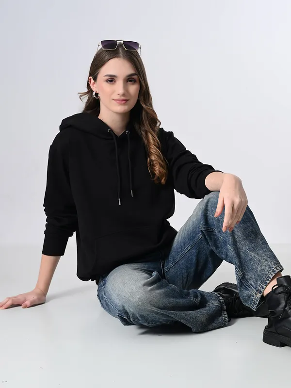 Black_Printed_Hoodie_For_Women_Cozy_Winter_Pullover_With_Relaxed_Fit_Ribbed_Hem_Lined_Hood_Full_Sleeves_Black