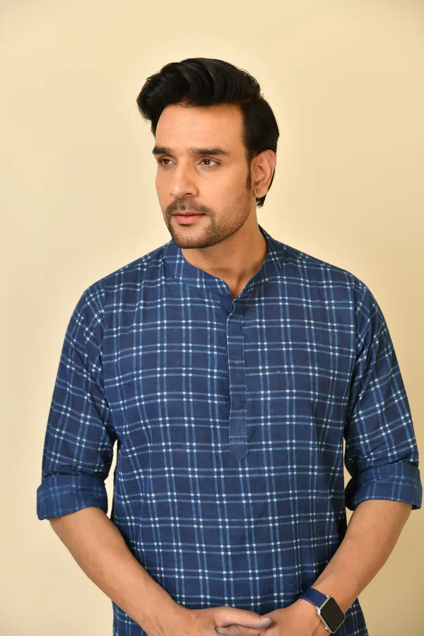 Blue_Cambric_Cotton_Checked_Short_Kurta_For_Men
