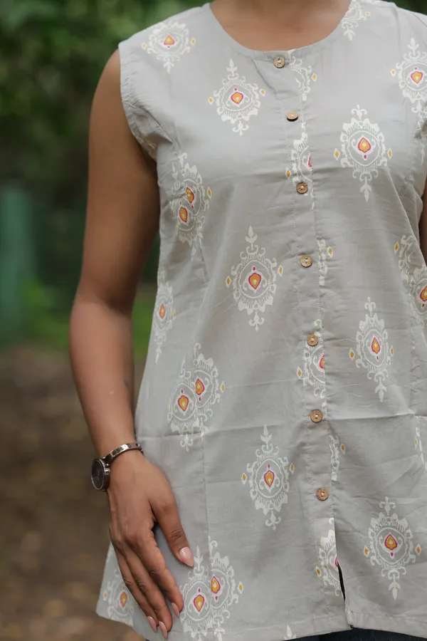 Grey_Cotton_Sleeveless_Printed_Sleeveless_Kurti_For_Women