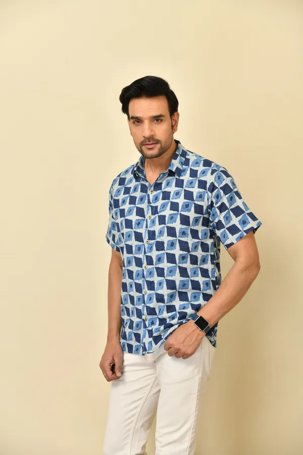 Blue_Cambric_Cotton_Geometric_Print_Half_Sleeve_Shirt_For_Men