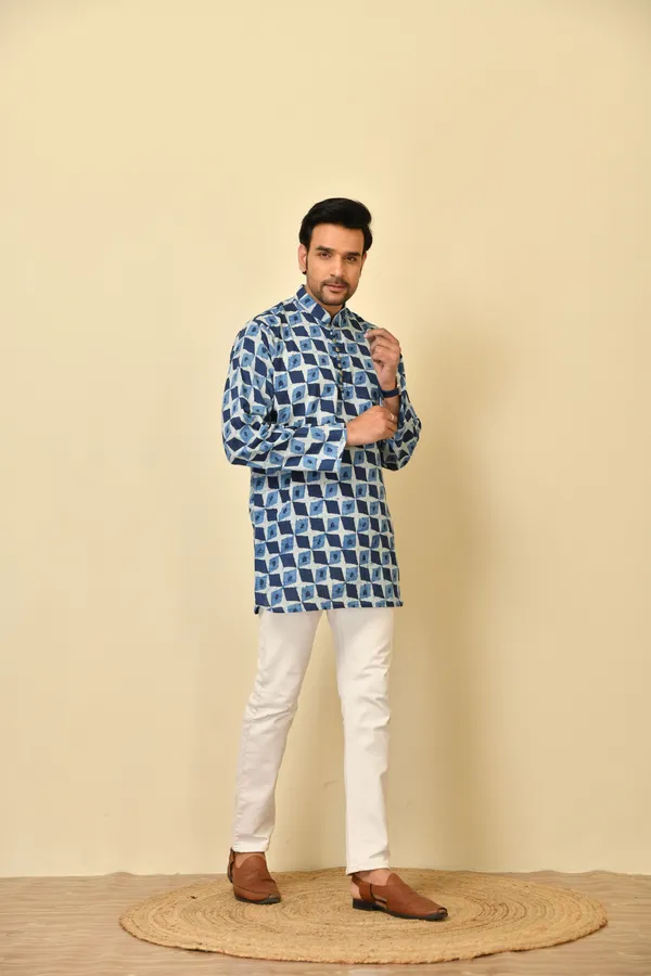 Blue_Cambric_Cotton_Geometric_Print_Short_Kurta_For_Men
