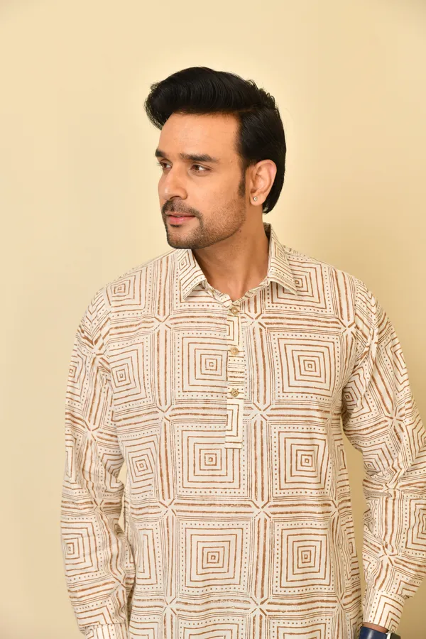 Cream_Cambric_Cotton_Geometric_Print_Short_Kurta_For_Men