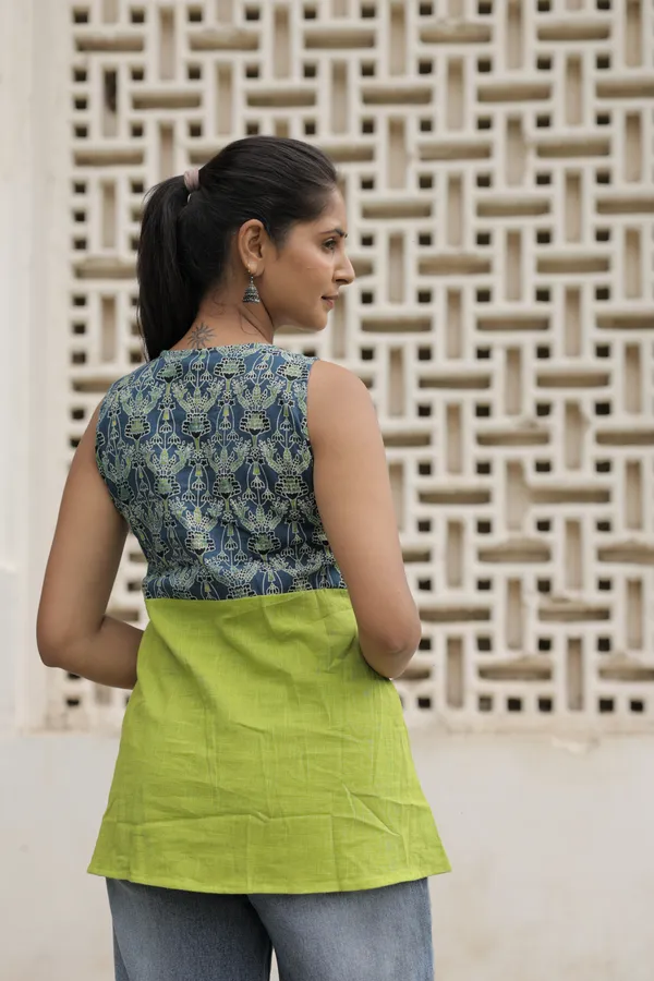 Blue_Cotton_Slub_Sleeveless_Flared_Top_For_Women