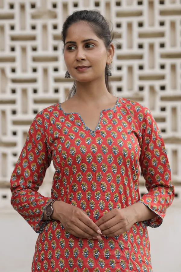 Red_Cotton_Straight_Printed_Kurti_For_Women