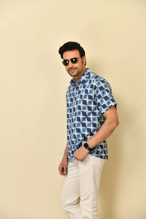 Blue_Cambric_Cotton_Geometric_Print_Half_Sleeve_Shirt_For_Men