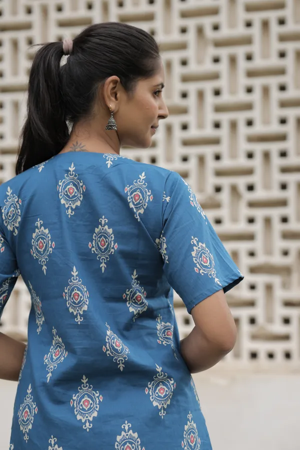 Blue_Cotton_Straight_Kurti_For_Women